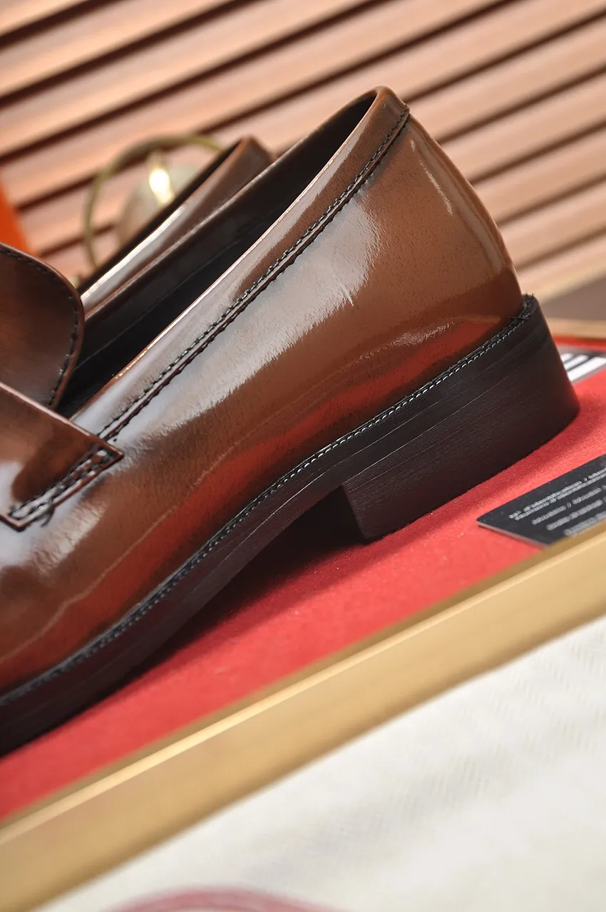 Men's shoes💰460💶[HERMES] (sheepskin lining)🍀Italian top luxury🍀He does not pursue novel styles and gorgeous colors, but attracts the favor of successful men with his flawless, elegant and classic style! This very, very comfortable, simple and stable style makes it easy to match any style! The pattern is absolutely 1:1 refined from the original case, and we strive for excellence in materials, imported cowhide + sheepskin lining💪💪💪extraordinary texture👍! .Black Brown Size: 38-45 (45 customized)